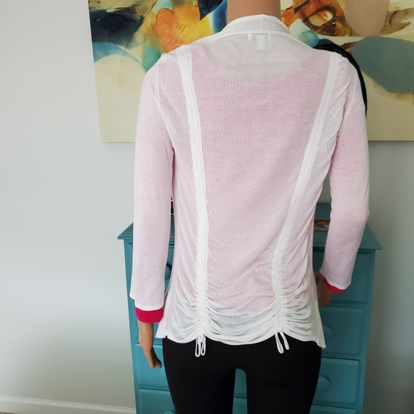 Women's white shrug cache - Picture 4 of 4